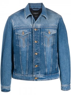 Джинсовая куртка с вышитым логотипом Versace. Цвет: синий