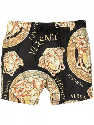 Плавки-шорты с логотипом Versace. Цвет: черный