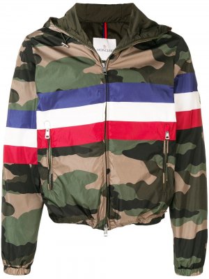 Дождевик с капюшоном Moncler. Цвет: зеленый