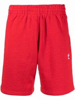 Спортивные шорты с вышитым логотипом adidas. Цвет: красный