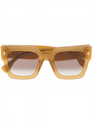 Массивные солнцезащитные очки в квадратной оправе Fendi Eyewear. Цвет: нейтральные цвета
