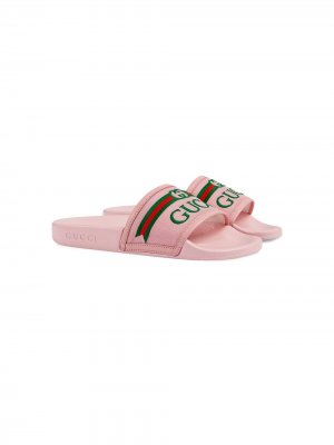 Шлепанцы с вышитым логотипом Gucci Kids. Цвет: розовый