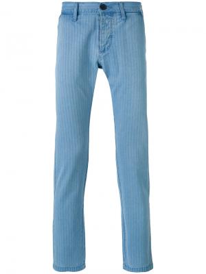 Полосатые зауженные брюки Edwin. Цвет: синий