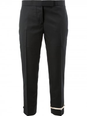 Укороченные брюки с декором снизу на штанине Thom Browne. Цвет: черный
