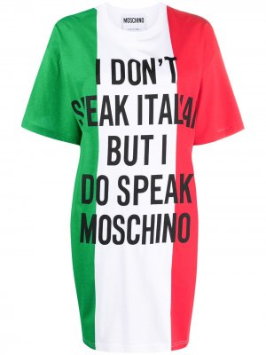 Платье-футболка с короткими рукавами и надписью Moschino. Цвет: белый
