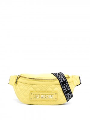 Стеганая поясная сумка с металлическим логотипом Love Moschino. Цвет: желтый