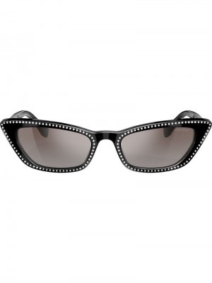 Солнцезащитные очки в декорированной оправе кошачий глаз Miu Eyewear. Цвет: черный