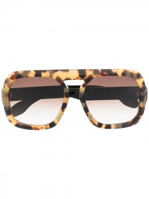 Массивные солнцезащитные очки черепаховой расцветки Emmanuelle Khanh. Цвет: нейтральные цвета
