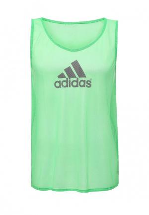 Майка спортивная adidas. Цвет: зеленый
