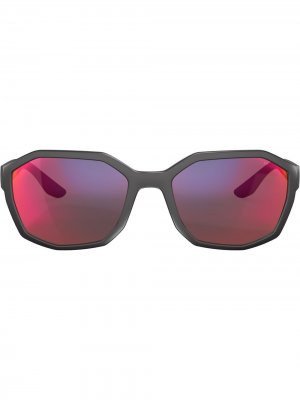 Солнцезащитные очки в квадратной оправе Prada Eyewear. Цвет: черный