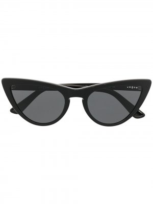 Солнцезащитные очки в оправе кошачий глаз Vogue Eyewear. Цвет: черный