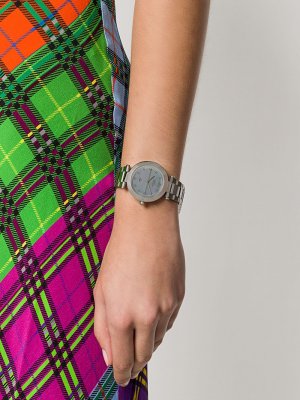 Наручные часы с круглым циферблатом Vivienne Westwood. Цвет: серебристый